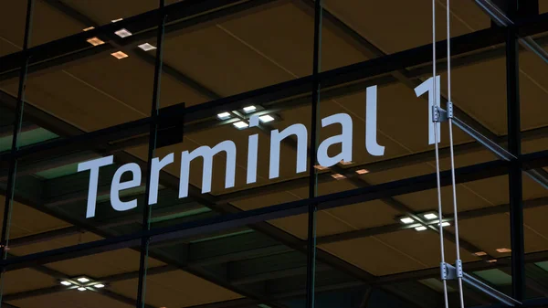 Schönefeld November 2020 Schriftzug Terminal Auf Dem Passagierterminal Des Flughafens — Stockfoto