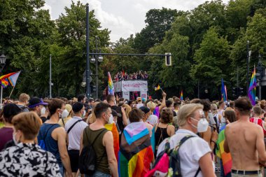 Berlin, Almanya - 24 Temmuz 2021 - Berlin 'deki Christopher Streer Günü (CSD) gösterisinde
