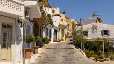 Schoenefeld, Almanya - 11 Ağustos 2021 Berlin Brandenburg Havaalanı 'nın uçak penceresinden görüntülendi