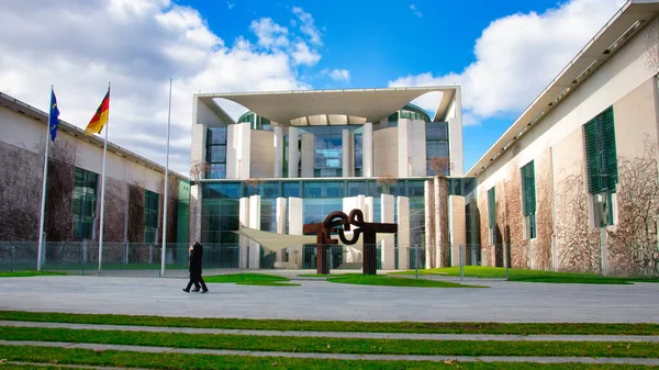 Berlin, Almanya - 21 Mart 2020 - Berlin hükümet bölgesindeki Alman Federal Başbakanlığı (Bundeskanzleramt)