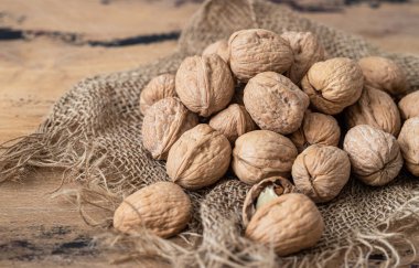 Çuvalda Organik Ceviz Hasat Et