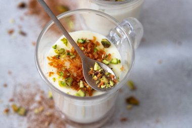 Sahlab içeceği Orta Doğu tatlı süt pudingidir.