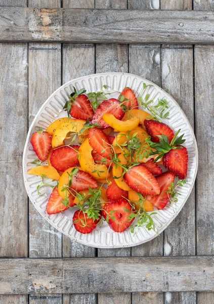 Fresh Salad Strawberries Loquat Fruit Bowl — Stock Photo, Image