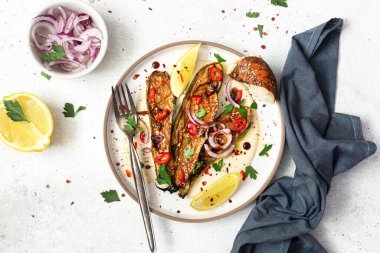 Soslu ızgara kabak ve tahini.