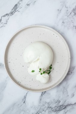 Burrata - kremadan yapılmış İtalyan taze peyniri