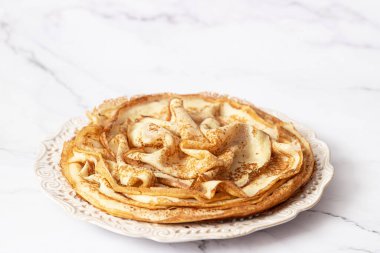 Ev yapımı lezzetli, ince krep glütensiz.