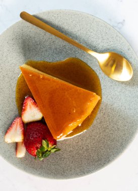 Tatlı, kremalı ve pürüzsüz Peru kremalı.