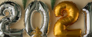 Mutlu yıllar 2021. Parlayan şişirilebilir folyo numarası 2021.