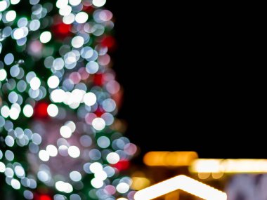 Bokeh soyut geçmişi, oyuncaklı Noel ağacı