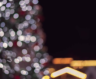 Bokeh soyut geçmişi, oyuncaklı Noel ağacı