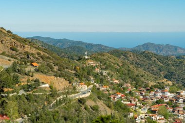Kıbrıs Rum Kesimi 'nin Troodos dağlarındaki Pedoulas bölgesindeki ünlü bir dağ köyü.