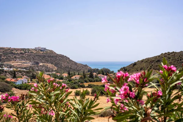 Vista al mar desde el pueblo de Pisjalá, Chipre Fotos de stock libres de derechos