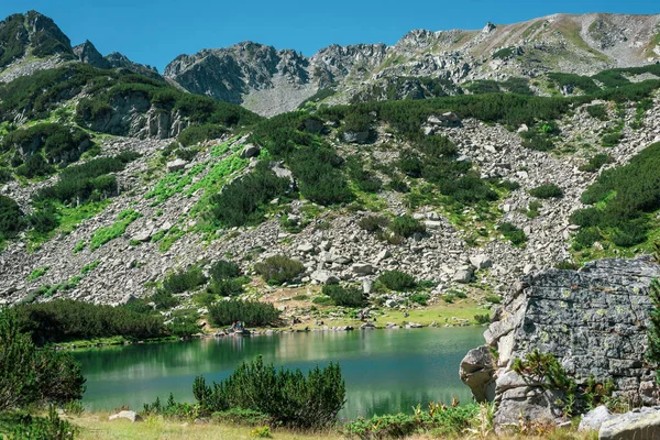 Danau Alpine di pegunungan Taman Nasional Pirin, Bulgaria — Stok Foto