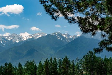 Bulgaristan 'ın Pirin Milli Parkı' ndaki dağ zirveleri