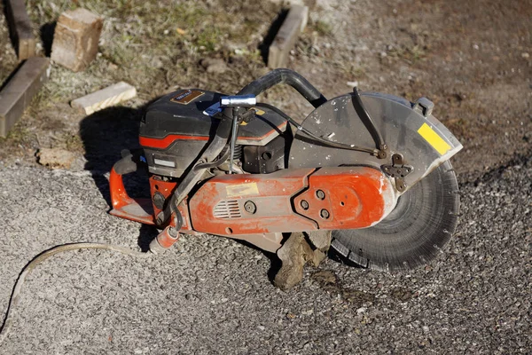 Machine Cutting Concrete Tiles — Stock Photo, Image