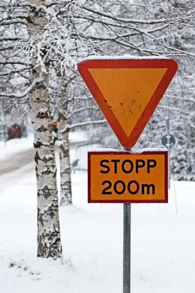 Verkeersbord Betekent Plicht Plaats Maken Voor Tekenen Met Waarschuwing Voor — Stockfoto