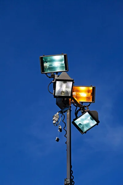 Luces Fuertes Del Río Encendidas Durante Día Cerca Sitio Construcción — Foto de Stock