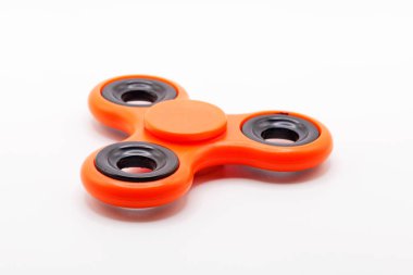 beyaz arkaplanda turuncu hareketlendirici 