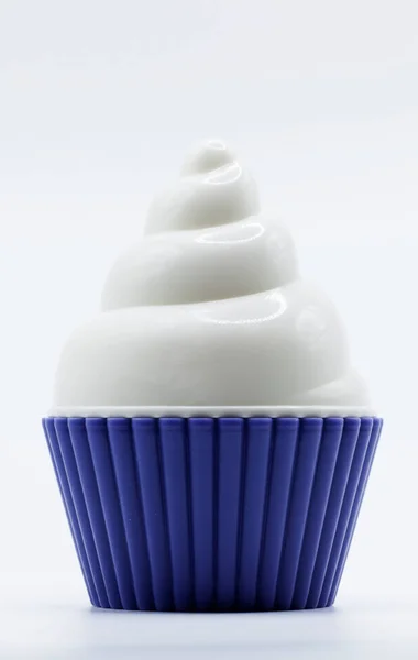 在白色背景下装冰淇淋的塑料模子 — 图库照片