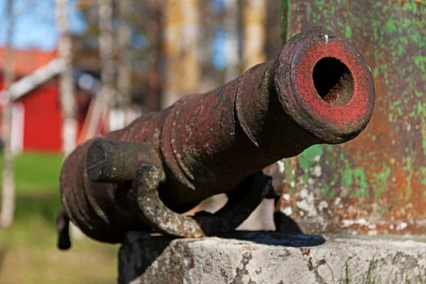 Ancien Canon Sur Tombe Soldat — Photo