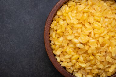 Kavanozda kızarmış kuru fasulye, Tayland yemeği.