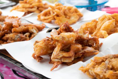 Kızarmış yengeç, Tayland sokak yemeği.