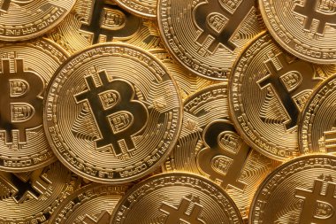 Altın bitcoin paraların üst görüntüsü, yakın çekim