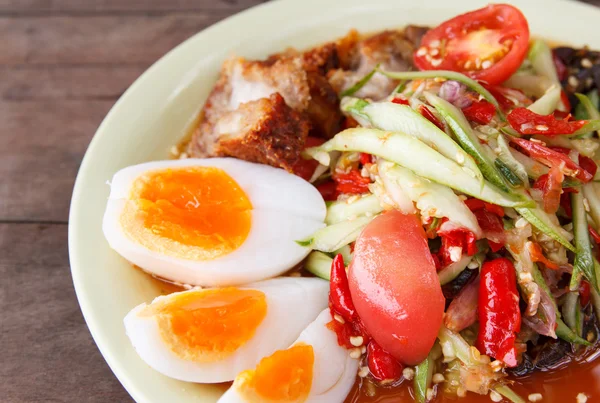 Würziger Gurkensalat, thailändisches Essen — Stockfoto