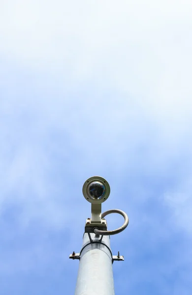 Kamery CCTV na niebo z chmurami — Zdjęcie stockowe