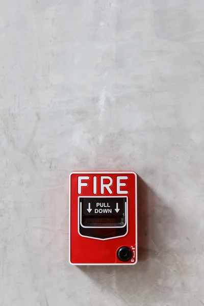 Caja de alarma contra incendios en el fondo de pared — Foto de Stock