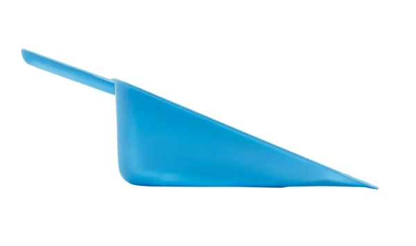 Niebieski plastik szufelka na białym tle — Zdjęcie stockowe