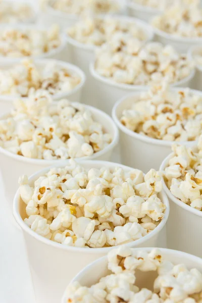 Popcorn in bicchiere di carta — Foto Stock