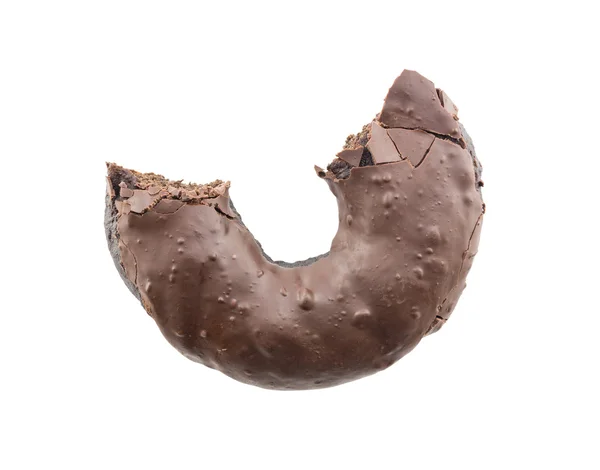 Morder donut de chocolate aislado sobre fondo blanco — Foto de Stock