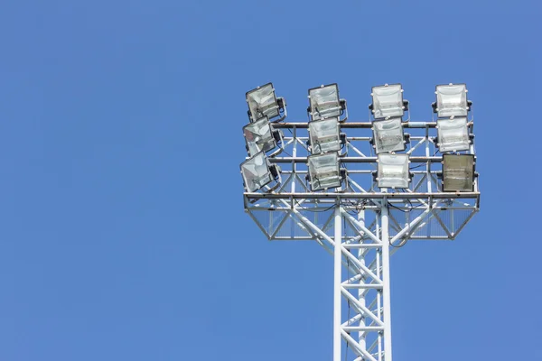 Stadion reflektory z na tle nieba — Zdjęcie stockowe