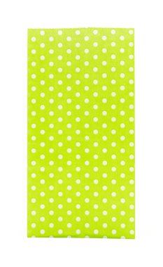 Beyaz arkaplanda yeşil kağıt çanta izole edildi 