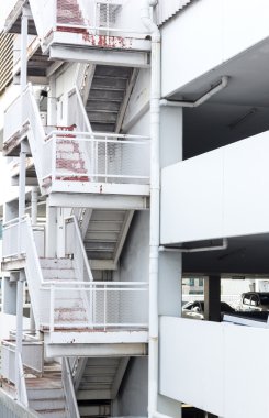 kaçış araba binanın otopark dışında ateş