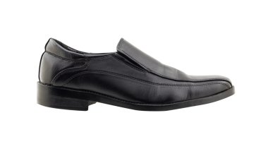 Siyah deri ayakkabılar beyaz arkaplanda izole.