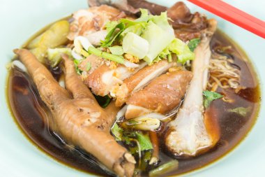 Tavuk ile sarı erişte çorbası