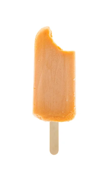 Thé mordu popsicle de lait isolé sur fond blanc — Photo