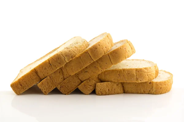 Chleb pełnoziarnisty na białym tle — Zdjęcie stockowe