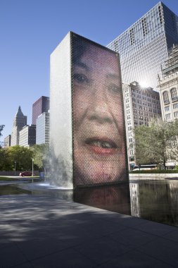 Millenium Park, Chicago ışıklı yüzü olan çeşme