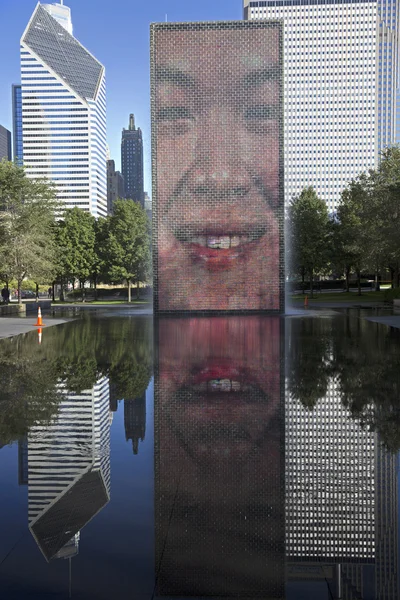 Fontein met verlichte gezichten in Millennium park, Chicago — Stockfoto