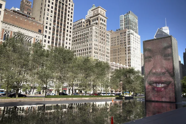 Fontän med upplysta ansikten i Millennium park, Chicago — Stockfoto