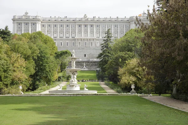 Královský palác od Campo del Moro, Madrid — Stock fotografie