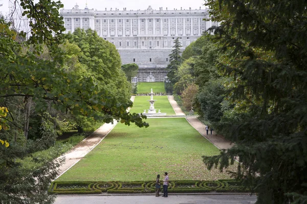 A királyi palota, a Campo del Moro kert, Madrid — Stock Fotó