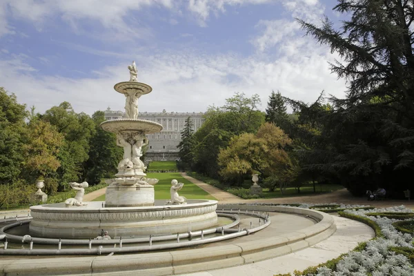 カンポ ・ デル ・ モロ庭園、マドリードの王宮 — ストック写真