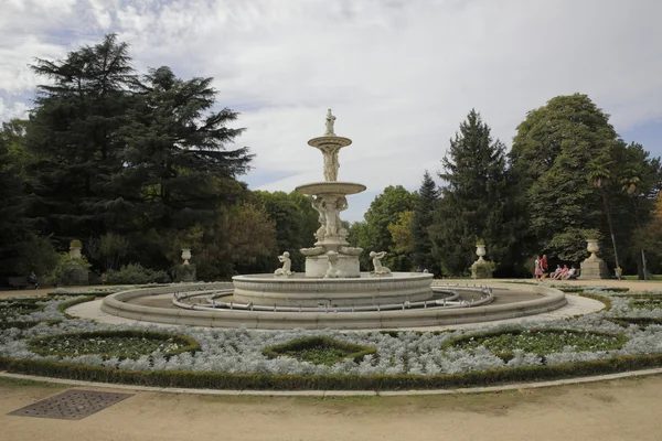 从坎德尔摩洛花园，马德里皇宫 — 图库照片