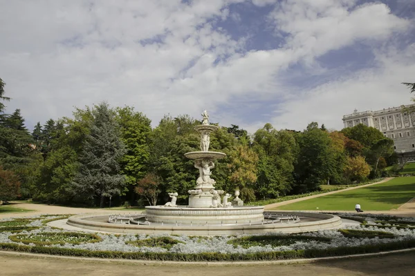 A királyi palota, a Campo del Moro kert, Madrid — Stock Fotó