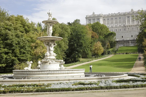 Královský palác od Campo del Moro, Madrid — Stock fotografie