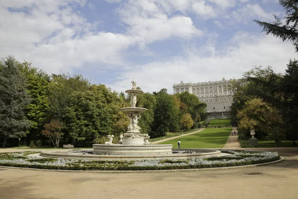 A királyi palota, a Campo del Moro kert, Madrid — Stock Fotó